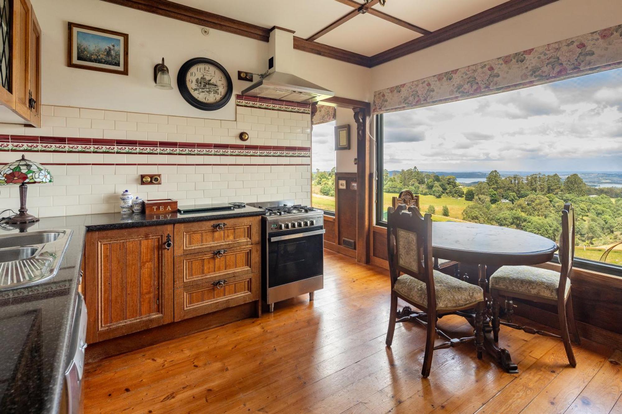 A With A View At Tudor Ridge Bed & Breakfast 4*