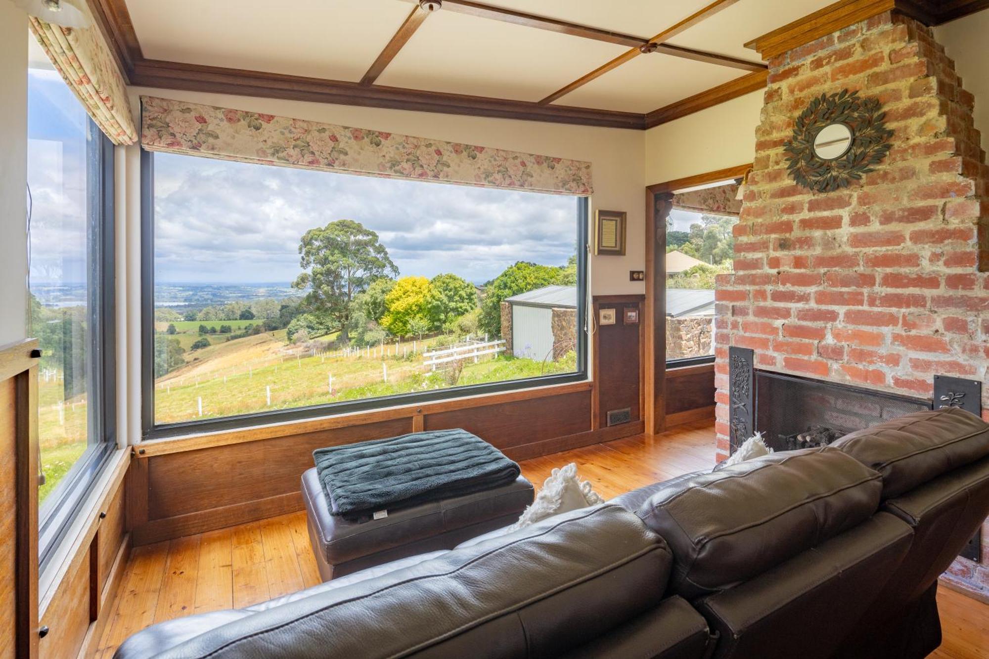 A With A View At Tudor Ridge Bed & Breakfast 4*