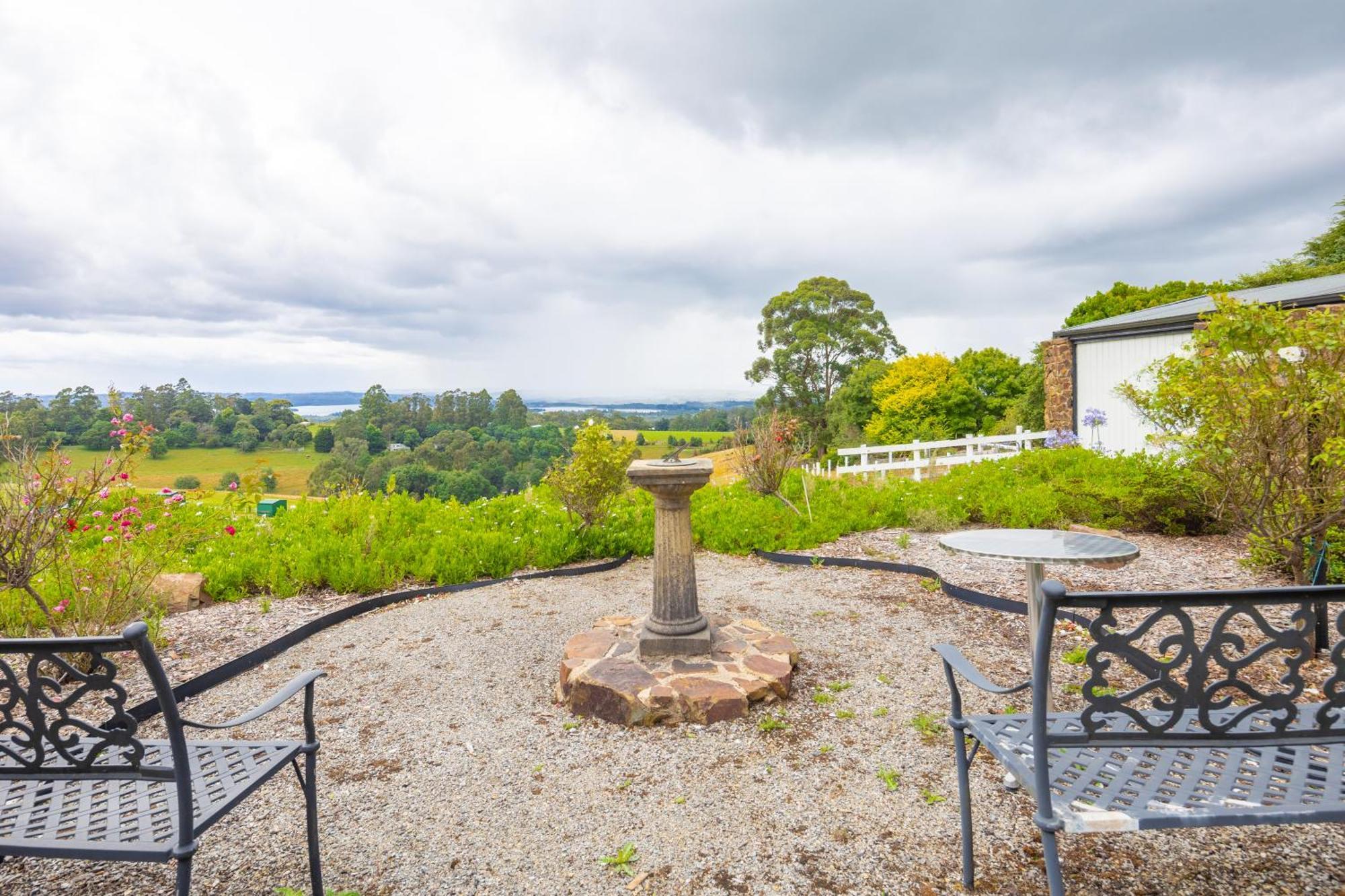 Bed & Breakfast A With A View At Tudor Ridge 4*