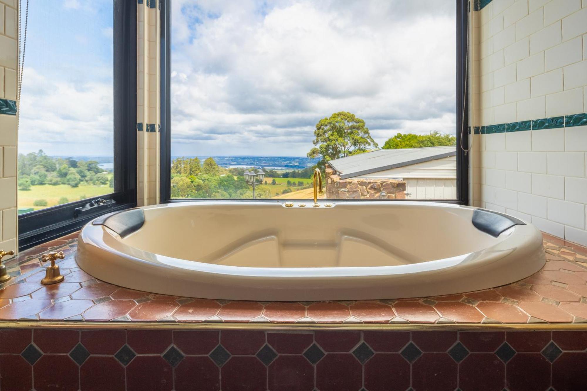 A With A View At Tudor Ridge
