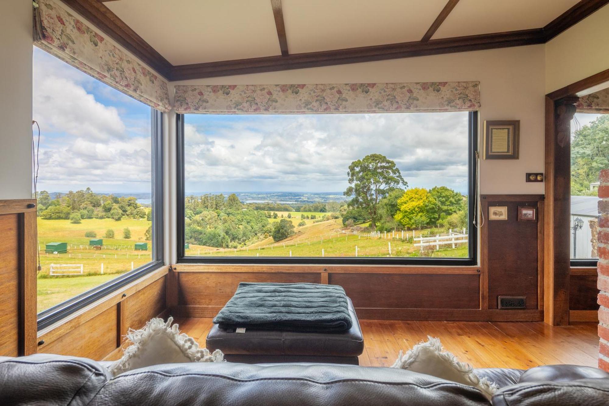 Bed & Breakfast A With A View At Tudor Ridge